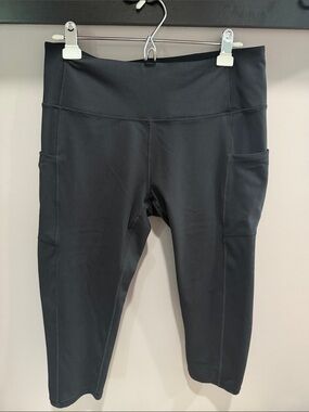 Ewedoos Black High-Waist Active Capri Leggings with Side Pockets XX-Large
